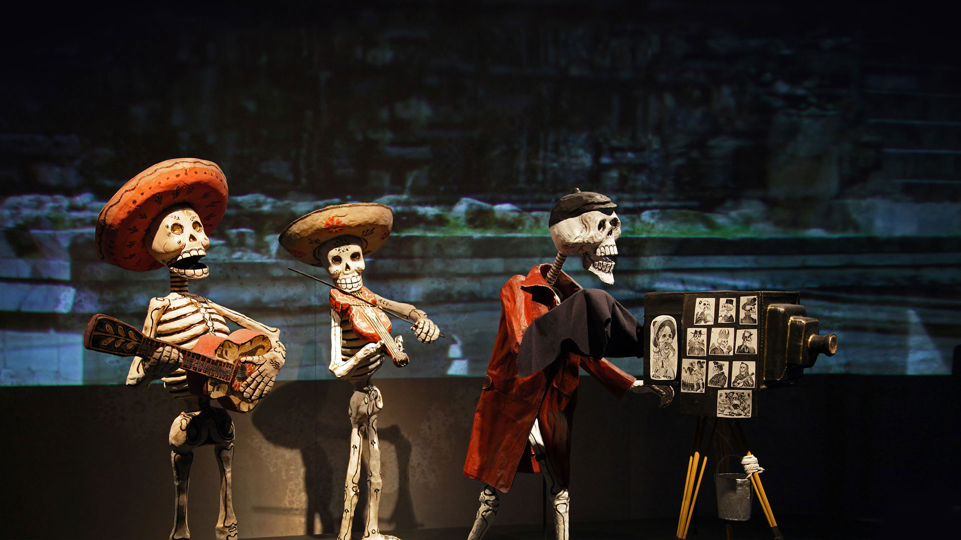 Calaca figures to celebrate the Day of the Dead