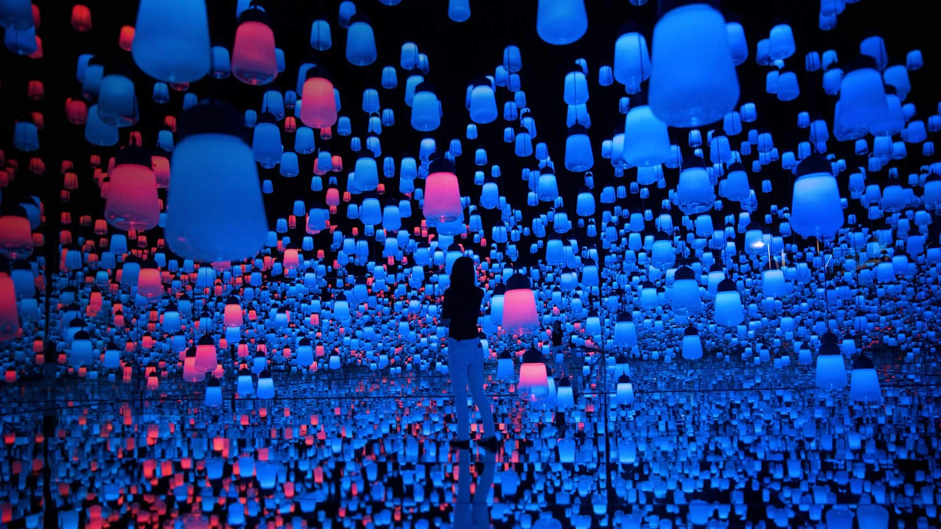 ‘Forest of Resonating Lamps’ at the Mori Building Digital Art Museum in Tokyo