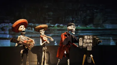 Calaca figures to celebrate the Day of the Dead