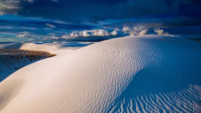 Backcountry adventurer Alex Peterson speed riding on the south side of Mount Hood, Oregon