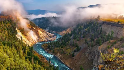 方解石温泉区和黄石河，黄石国家公园，怀俄明州，美国